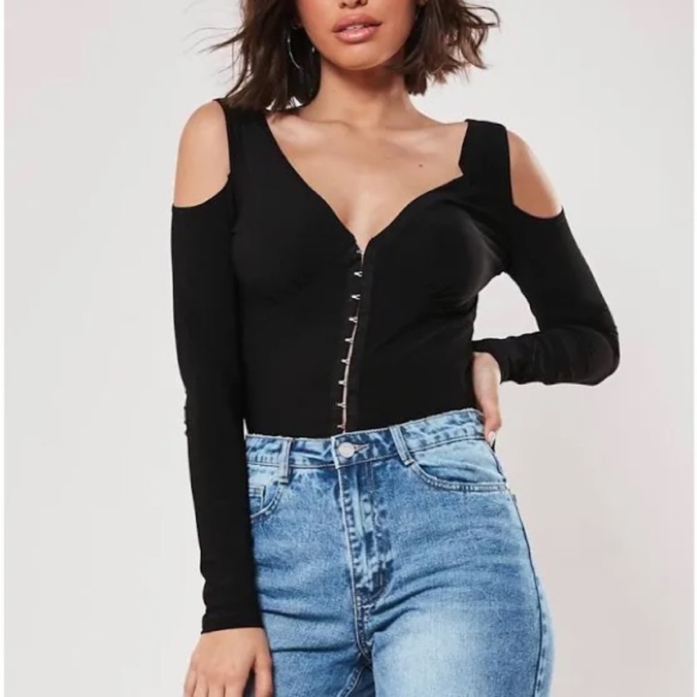 CORSET DETAIL COLD SHOULDER BLOUSE
Black